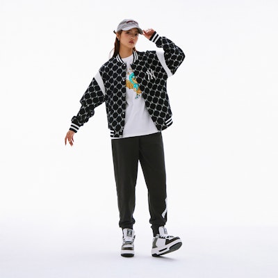 MLB ニューヨーク・ヤンキース SS24 レトロ モノグラム ブラック ベースボールジャケット ユニセックス 3AJPM0641-50BKS Purchase MLB ニューヨーク・ヤンキース SS24 レトロ モノグラム ブラック ベースボールジャケット ユニセックス 3AJPM0641-50BKS