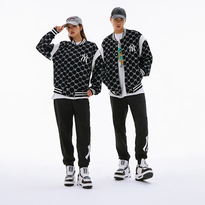 MLB ニューヨーク・ヤンキース SS24 レトロ モノグラム ブラック ベースボールジャケット ユニセックス 3AJPM0641-50BKS 1