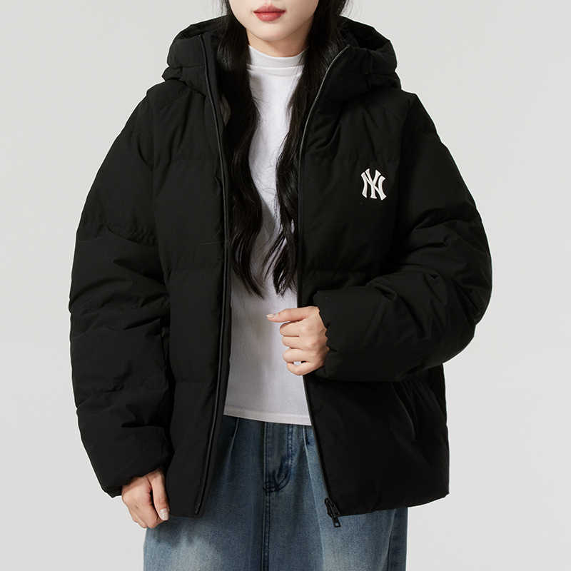 Lookbook MLB New York Yankees Unisex Black Hooded Down Jacket Fashionable & Comfortable 3ADJB1146-50BKS