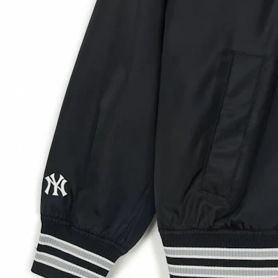 MLB New York Yankees Jaket Hitam Lengan Panjang Unisex Kasual Stylish. 3AJPV0451-50BKS Purchase MLB New York Yankees Jaket Hitam Lengan Panjang Unisex Kasual Stylish. 3AJPV0451-50BKS
