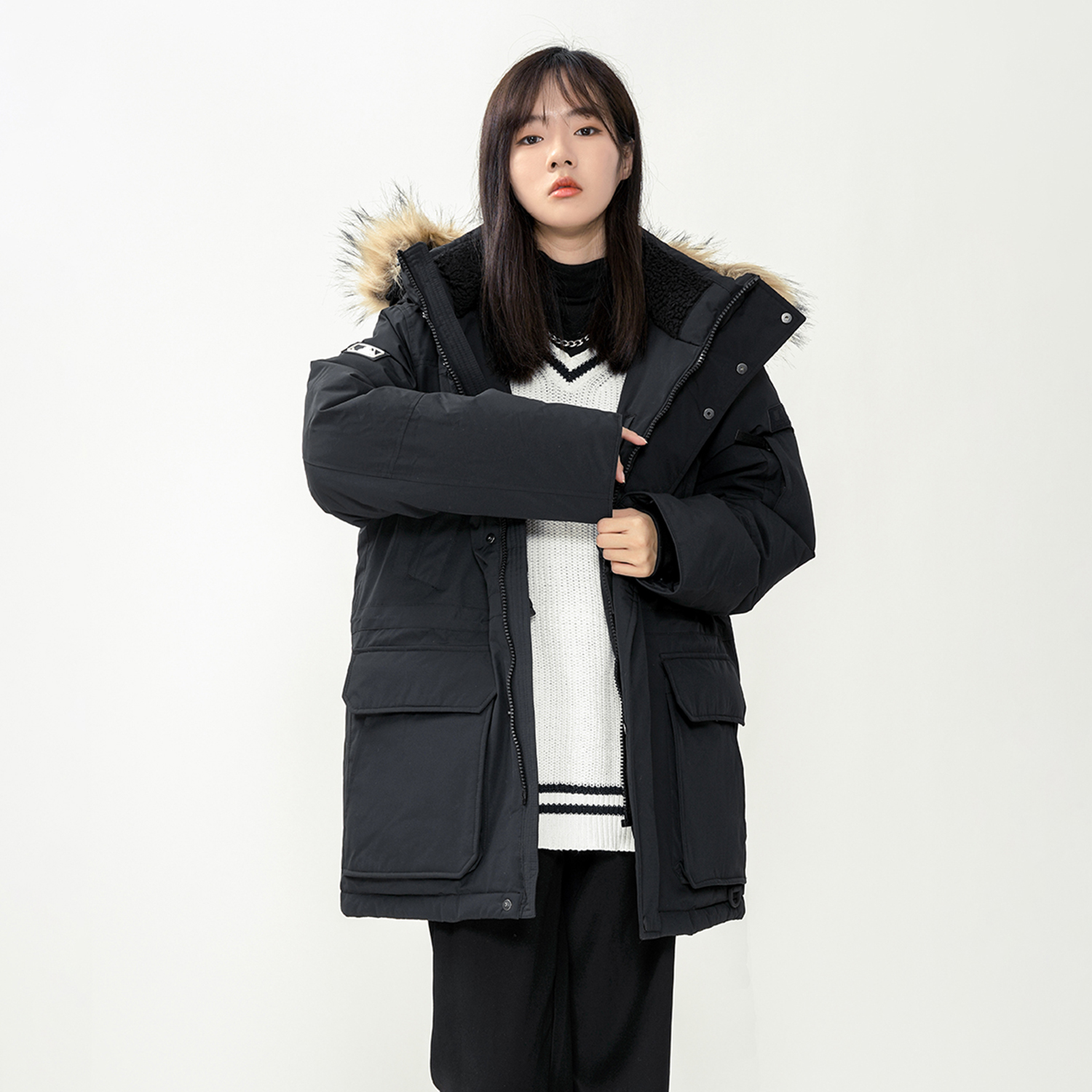 Shop MLB 紐約洋基男女款黑色冬季連帽長羽絨外套 3ADJEC516-50BKS