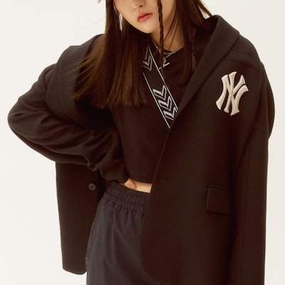 Blazer Negro Sólido Unisex MLB New York Yankees. 31JK01111-50L Shop Blazer Negro Sólido Unisex MLB New York Yankees. 31JK01111-50L