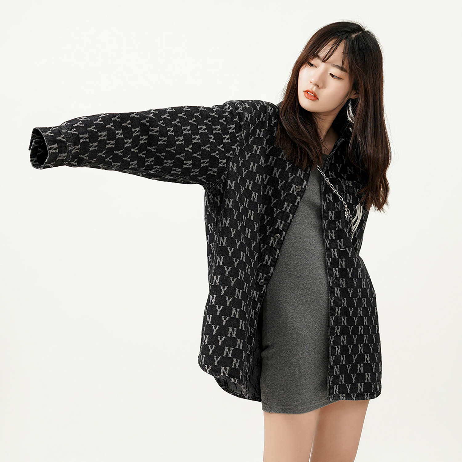 Sizing MLB New York Yankees Vintage Full-Print Denim Shirt Unisex Dark Gray Long Sleeve 3ADRMN321-50GRD