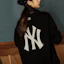 Shop MLB纽约扬基复古标志刺绣男女黑色长袖卫衣 31MTM1041-50L