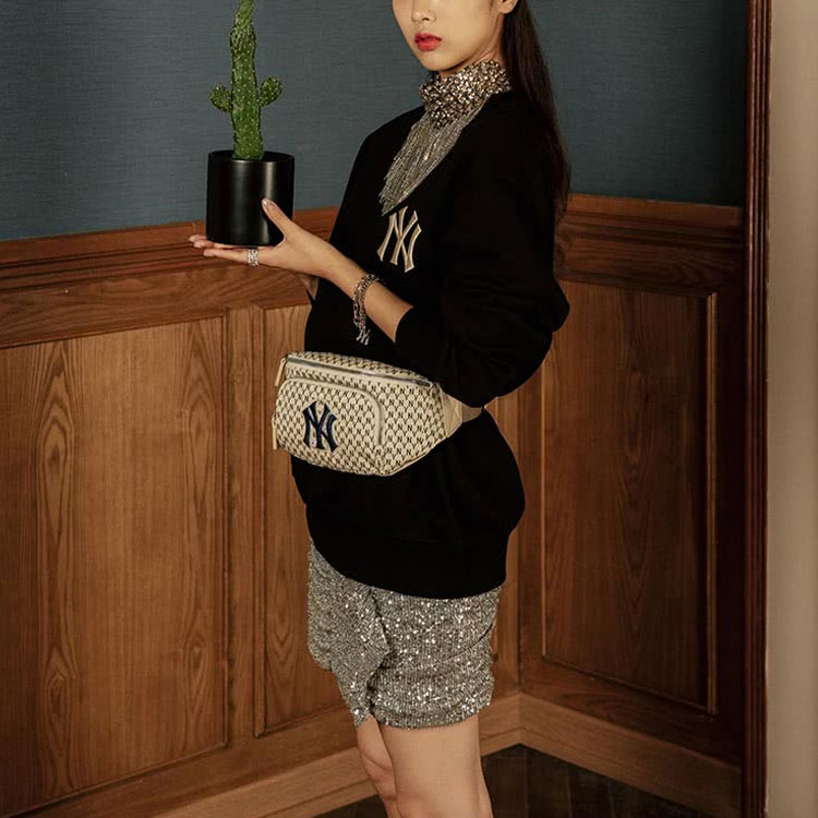 MLB New York Yankees Vintage Logo Embroidered Unisex Black Long Sleeve Sweatshirt 31MTM1041-50L 圖 5