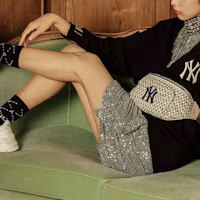 Details for MLB 紐約洋基隊復古標誌款刺繡男女黑色長袖衛衣 31MTM1041-50L
