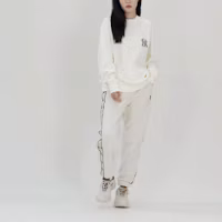 Shop MLB紐約洋基復古徽標米色慢跑褲 男女款。 3APTM0326-50CRS