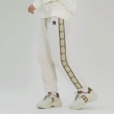 MLB紐約洋基復古徽標米色慢跑褲 男女款。 3APTM0326-50CRS Purchase MLB紐約洋基復古徽標米色慢跑褲 男女款。 3APTM0326-50CRS
