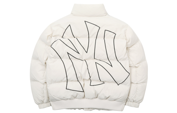 Lookbook Chaqueta Corta Puffer Blanca Unisex MLB New York Yankees Invierno. 31DJ03061-50I