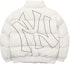 Lookbook Chaqueta Corta Puffer Blanca Unisex MLB New York Yankees Invierno. 31DJ03061-50I