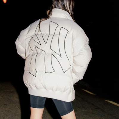 Chaqueta Corta Puffer Blanca Unisex MLB New York Yankees Invierno. 31DJ03061-50I Purchase Chaqueta Corta Puffer Blanca Unisex MLB New York Yankees Invierno. 31DJ03061-50I