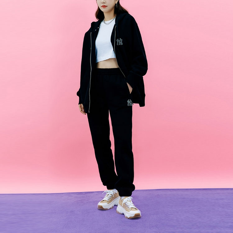 Details for MLB纽约洋基队胸标印花连帽拉链卫衣男女同款黑色夹克. 3ATRB0116-50BKS