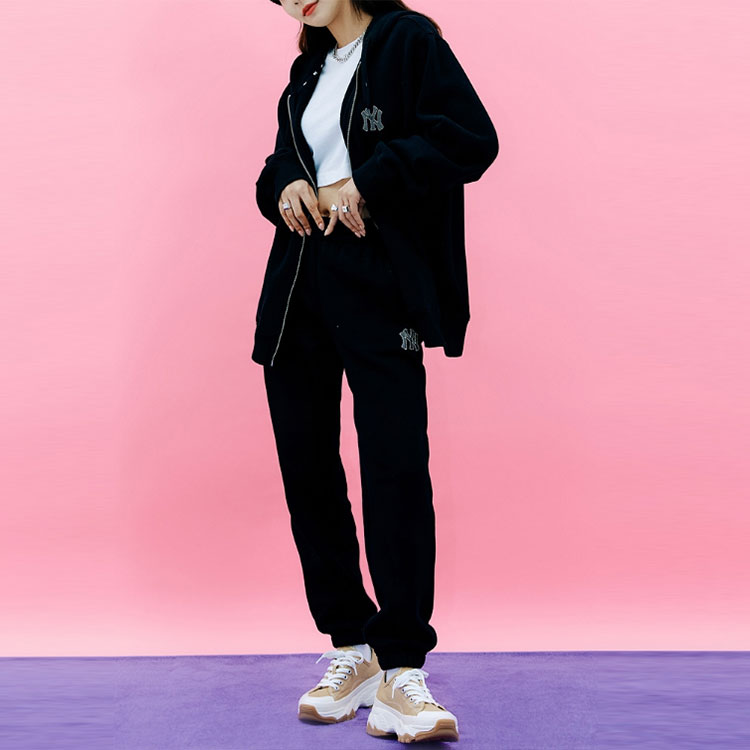 Sizing MLB纽约洋基队胸标印花连帽拉链卫衣男女同款黑色夹克. 3ATRB0116-50BKS