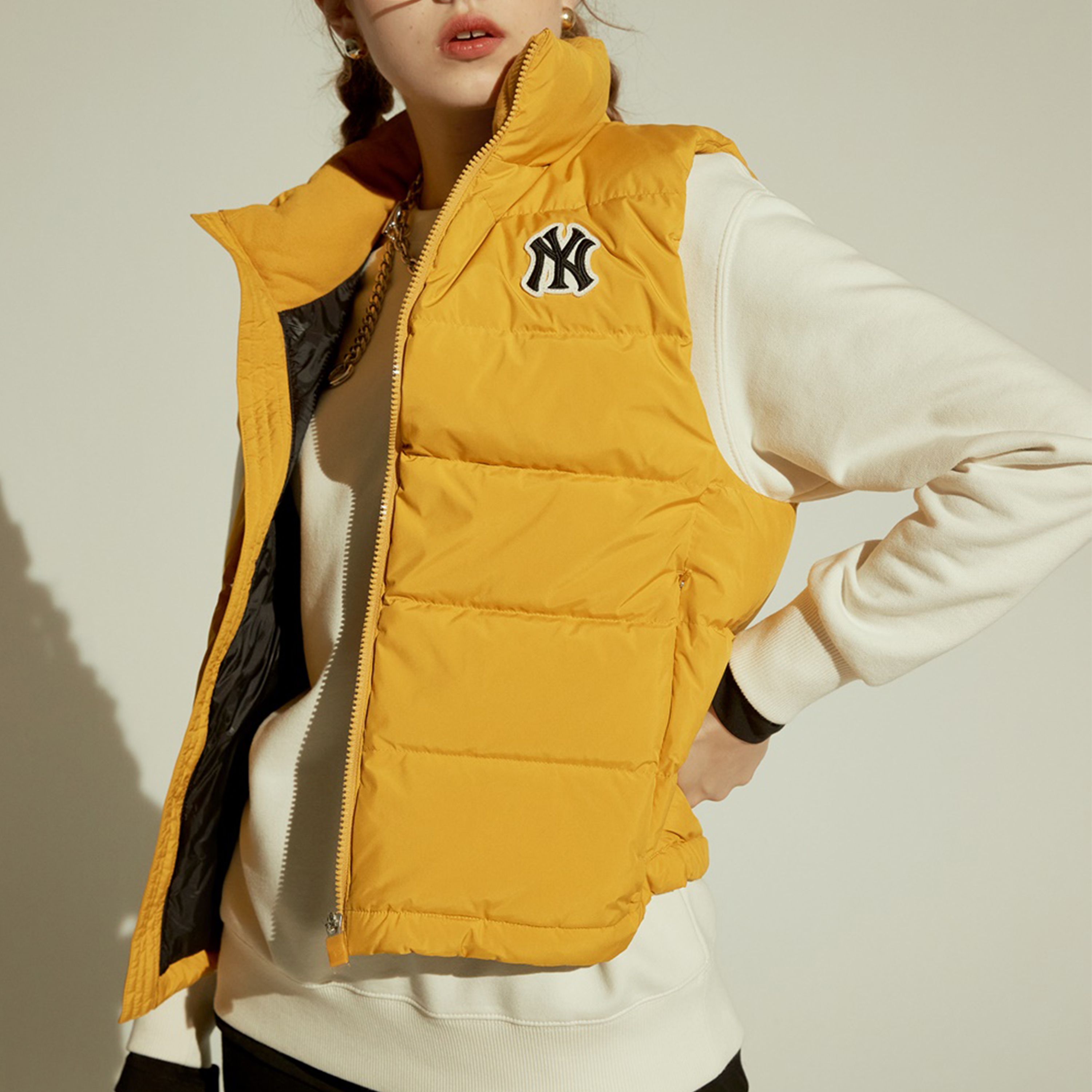 Shop MLB NY Unisex Rompi Mustard Kuning Puffer dengan Isi Bulu. 31DV01061