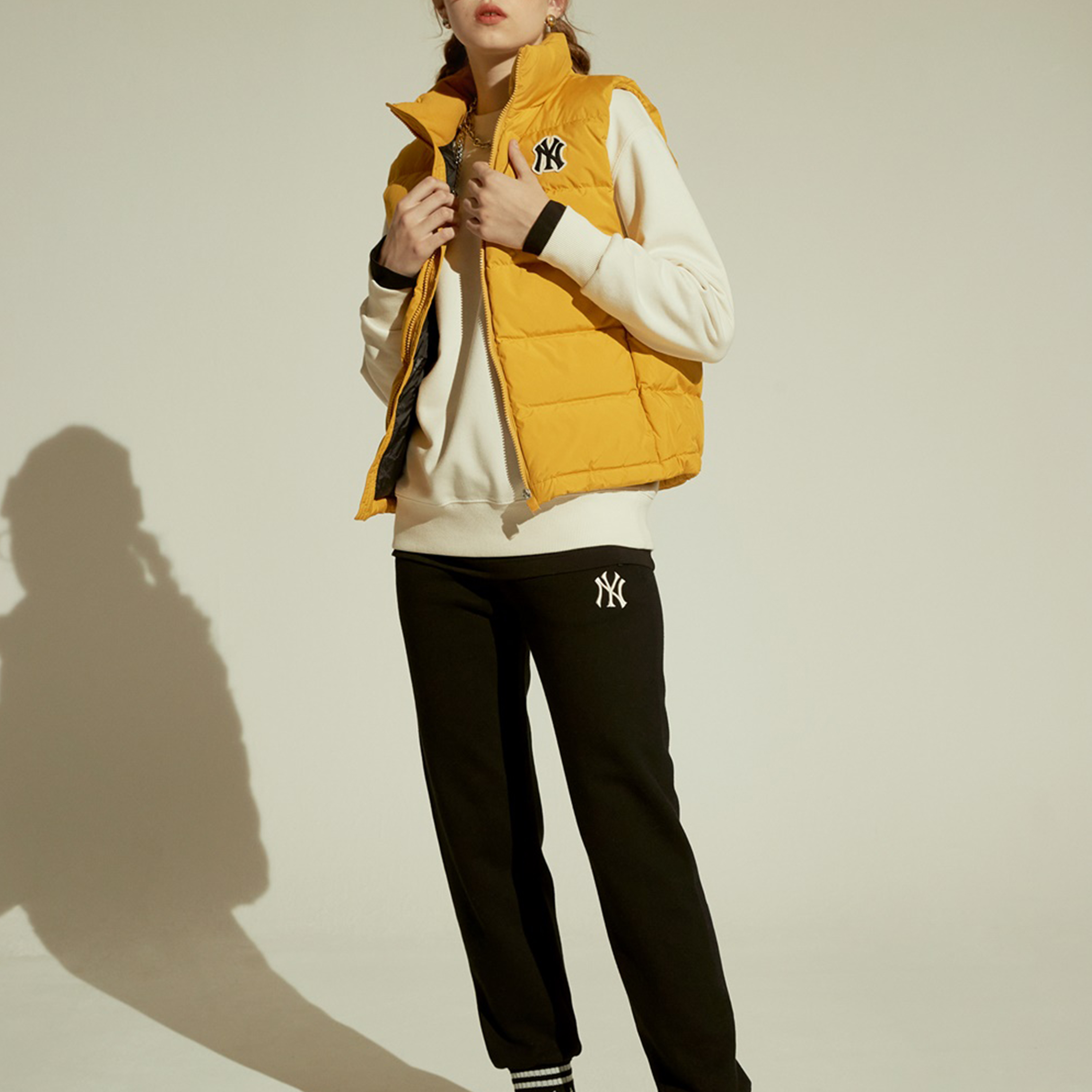 Sizing MLB NY Unisex Rompi Mustard Kuning Puffer dengan Isi Bulu. 31DV01061
