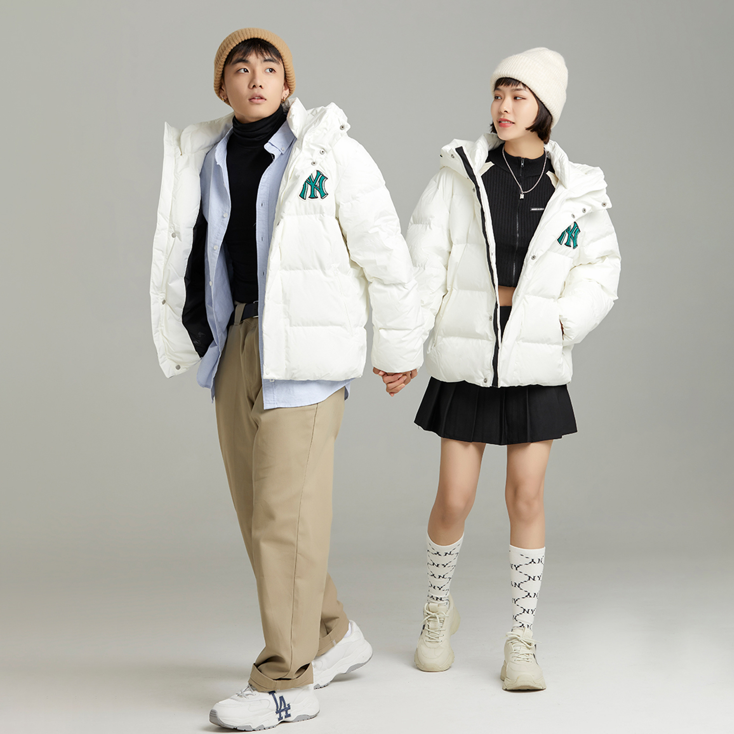 Shop MLB 紐約洋基刺繡NY標誌連帽羽絨外套 男女短版白色款 3ADJB0626-50IVS