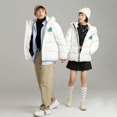 MLB 紐約洋基刺繡NY標誌連帽羽絨外套 男女短版白色款 3ADJB0626-50IVS Shop MLB 紐約洋基刺繡NY標誌連帽羽絨外套 男女短版白色款 3ADJB0626-50IVS