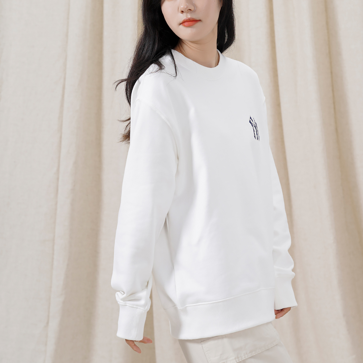 Shop MLB NY 洋基隊 FW22 白色印花圓領衛衣 男女款. 3AMTM0124-50IVS