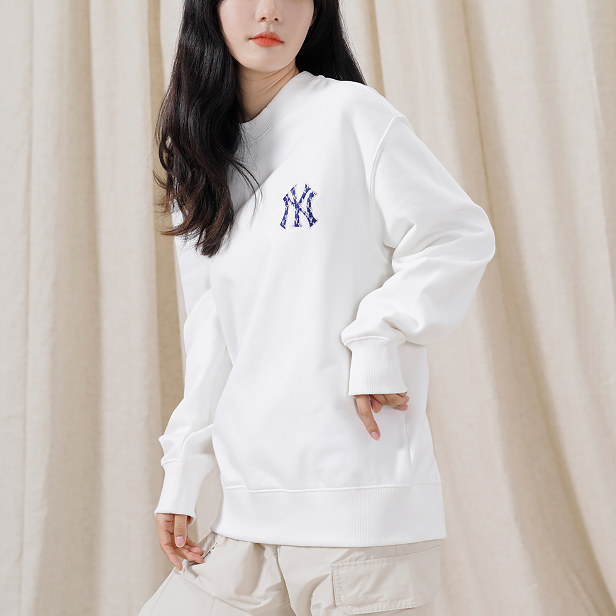 Purchase MLB NY 洋基隊 FW22 白色印花圓領衛衣 男女款. 3AMTM0124-50IVS