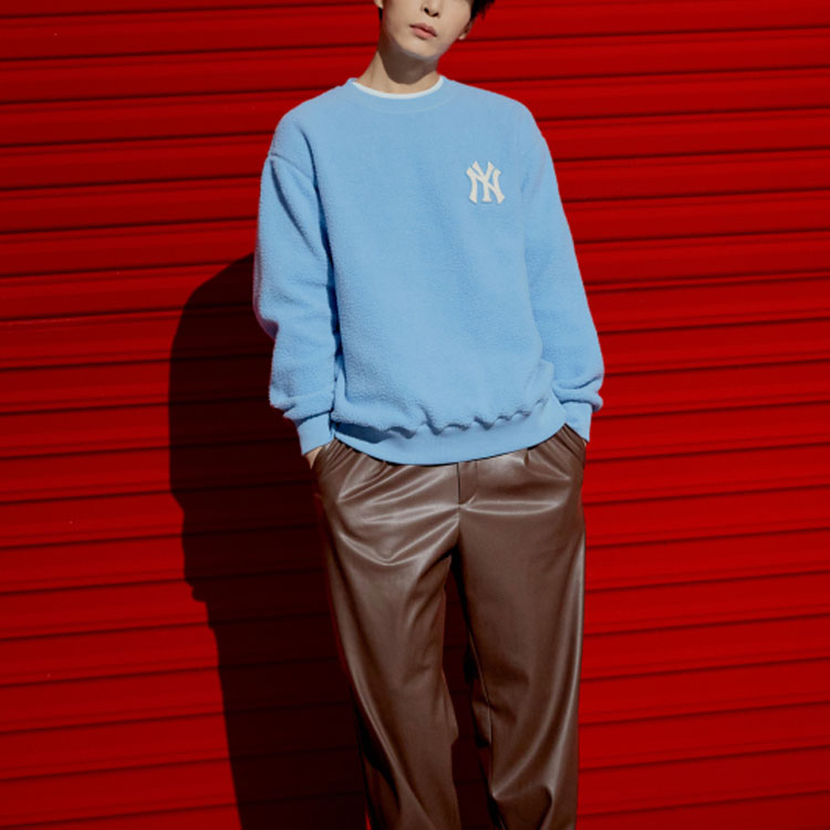 Shop MLB NY Yankees Logo Fleece Crewneck Sweatshirt Unisex Winter Blue 3AMTF5116-50BLL