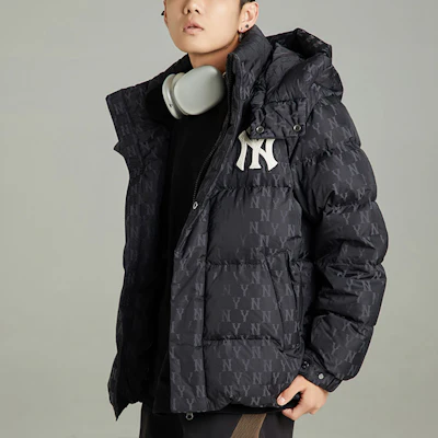 MLB 紐約洋基隊連帽羽絨短外套 黑色 男女款短版保暖外套 3ADJM0426-50BKS Shop MLB 紐約洋基隊連帽羽絨短外套 黑色 男女款短版保暖外套 3ADJM0426-50BKS