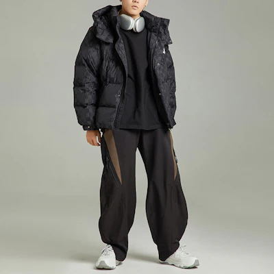 MLB 紐約洋基隊連帽羽絨短外套 黑色 男女款短版保暖外套 3ADJM0426-50BKS Sizing MLB 紐約洋基隊連帽羽絨短外套 黑色 男女款短版保暖外套 3ADJM0426-50BKS