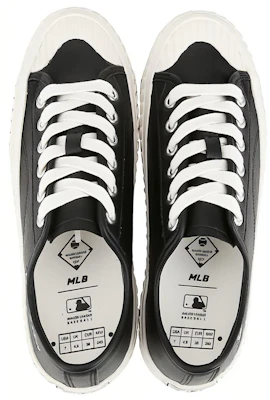 MLB Play Ball New York Yankees Rendah 'Hitam' 32SHP3911-50L Lookbook MLB Play Ball New York Yankees Rendah 'Hitam' 32SHP3911-50L