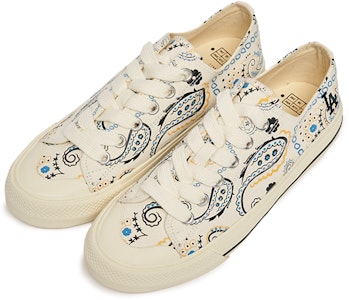 MLB低帮板鞋‘腰果花白’ 3ACVVP12N-07IVS Lookbook MLB低帮板鞋‘腰果花白’ 3ACVVP12N-07IVS