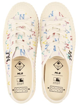 MLB Playball Mule 'Monogram Putih' 32SHSM111-50W Lookbook MLB Playball Mule 'Monogram Putih' 32SHSM111-50W