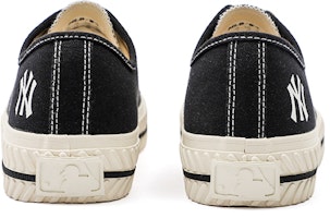 MLB Playball Origin 'Sepatu Kanvas Rendah Hitam' 3ACVVA11N-50BKS Shop MLB Playball Origin 'Sepatu Kanvas Rendah Hitam' 3ACVVA11N-50BKS