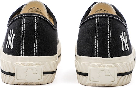 MLB Playball Origin 'Sepatu Kanvas Rendah Hitam' 3ACVVA11N-50BKS Shop MLB Playball Origin 'Sepatu Kanvas Rendah Hitam' 3ACVVA11N-50BKS