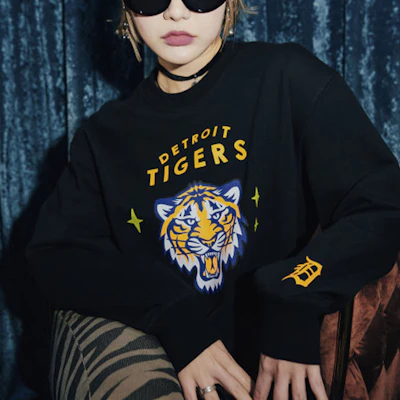 MLB SS22 Detroit Tigers Year of the Tiger Black Graphic Crewneck Unisex Sweater 3AMTD0121-46BKS Shop MLB SS22 Detroit Tigers Year of the Tiger Black Graphic Crewneck Unisex Sweater 3AMTD0121-46BKS