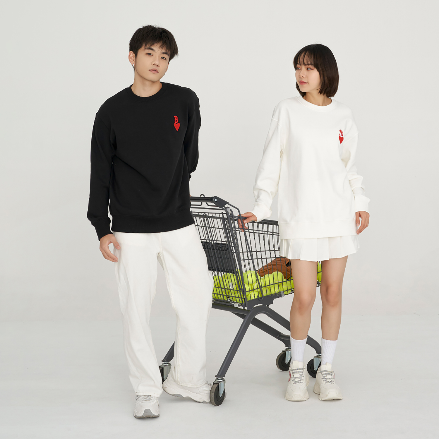 Shop MLB SS23 Boston Red Sox Letter Logo Crewneck Sweatshirt Unisex Black 3AMTH0131-43BKS