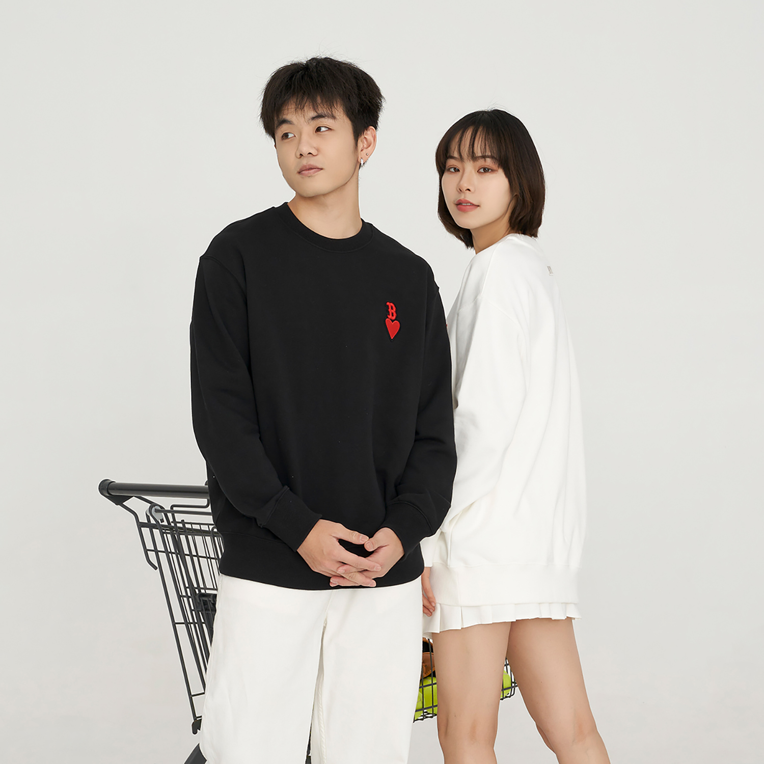 Purchase MLB SS23 Boston Red Sox Letter Logo Crewneck Sweatshirt Unisex Black 3AMTH0131-43BKS