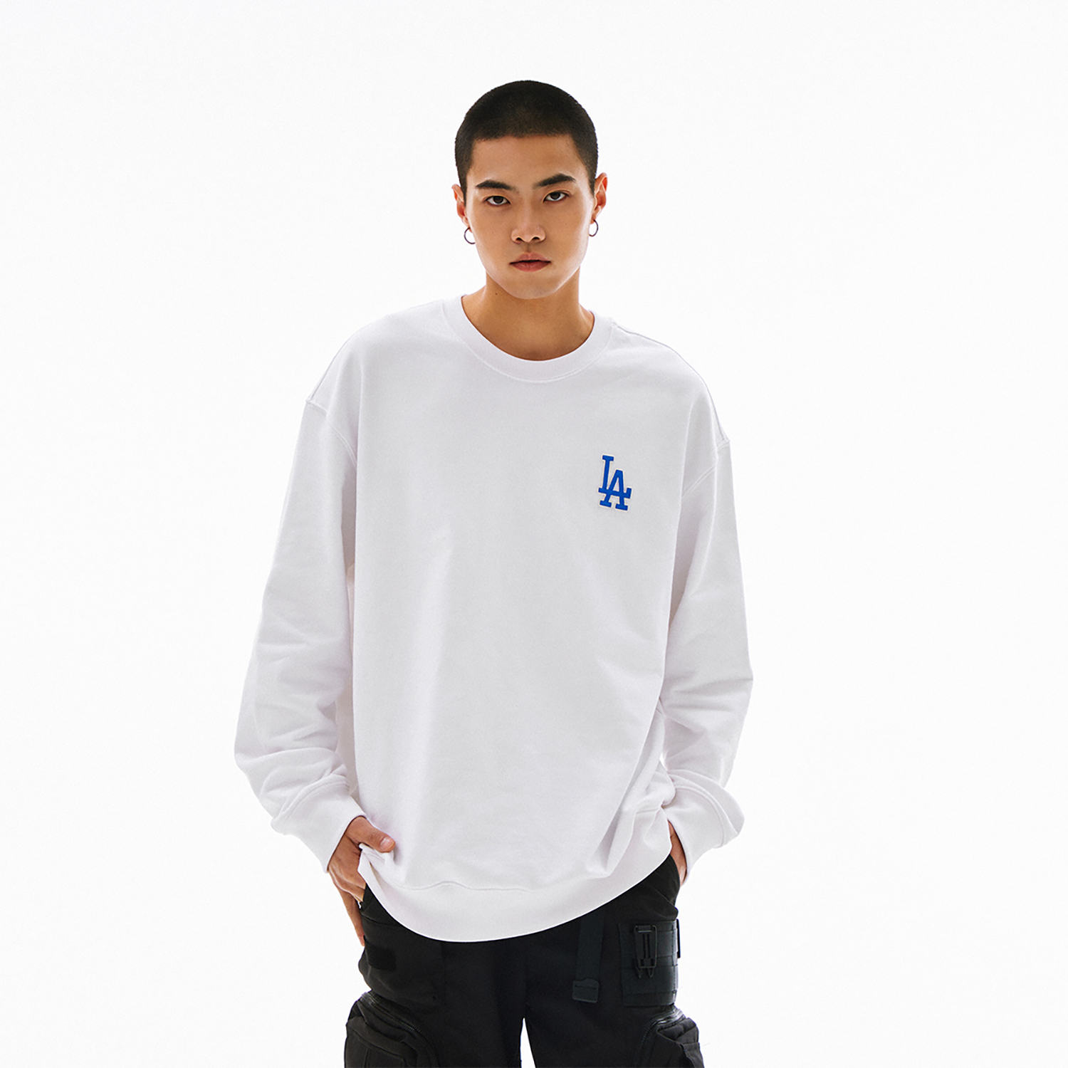 Sizing MLB SS24 Los Angeles Dodgers Logo Crewneck Sweater Unisex Beige + Payung MLB 3AMTM044107WHS