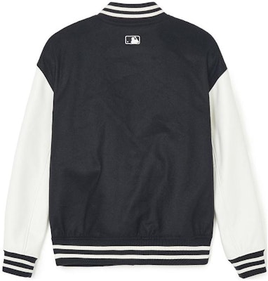 MLB SS24 ニューヨーク・ヤンキース ブラック カラーブロック ロゴ ボタン 野球ジャケット 男女兼用 3AJPV0141-50BKS Lookbook MLB SS24 ニューヨーク・ヤンキース ブラック カラーブロック ロゴ ボタン 野球ジャケット 男女兼用 3AJPV0141-50BKS