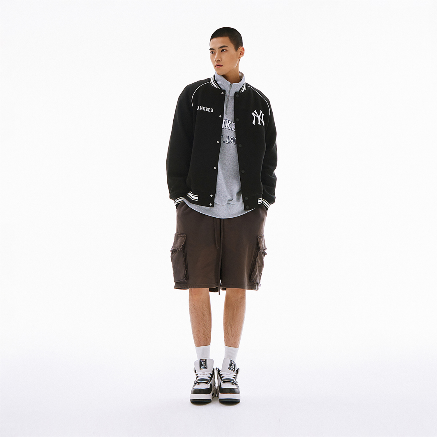 Shop MLB SS24 ニューヨークヤンキース レタープリント ベースボールジャケット ユニセックス ブラック 3AJPV0841-50BKS
