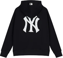 MLB SS24 New York Yankees Retro Logo Hoodie Black Unisex Early Spring Fashion 3AHDM0141-50BKS MLB SS24 New York Yankees Retro Logo Hoodie Black Unisex Early Spring Fashion 3AHDM0141-50BKS