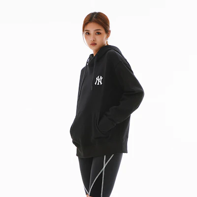 MLB SS24 紐約洋基復古標誌連帽衫 黑色 男女春季早春時尚 3AHDM0141-50BKS Sizing MLB SS24 紐約洋基復古標誌連帽衫 黑色 男女春季早春時尚 3AHDM0141-50BKS