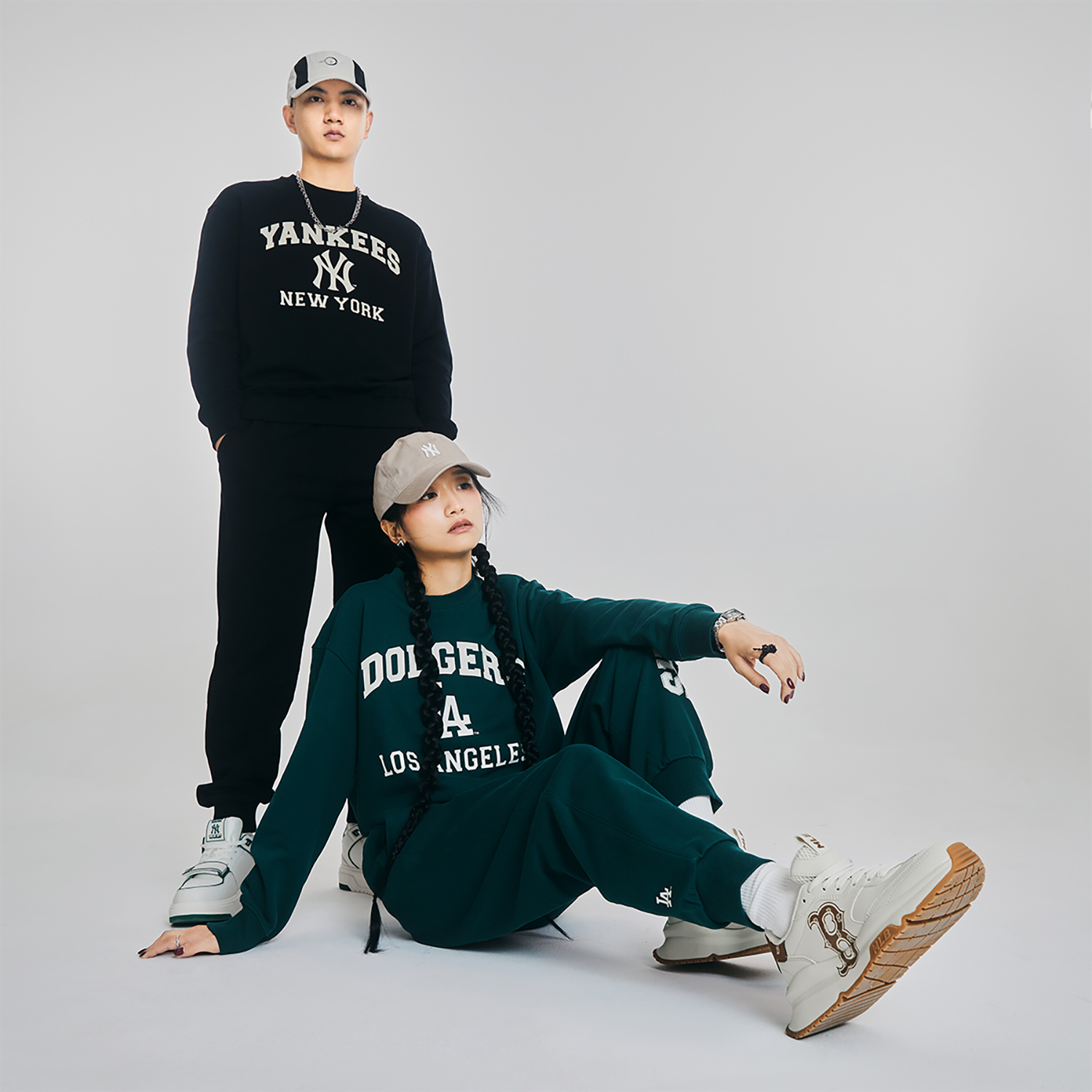 Shop MLB Starry Reflective Sweatshirt & Jogger Unisex Hitam. 3AMTV0134-50BKS