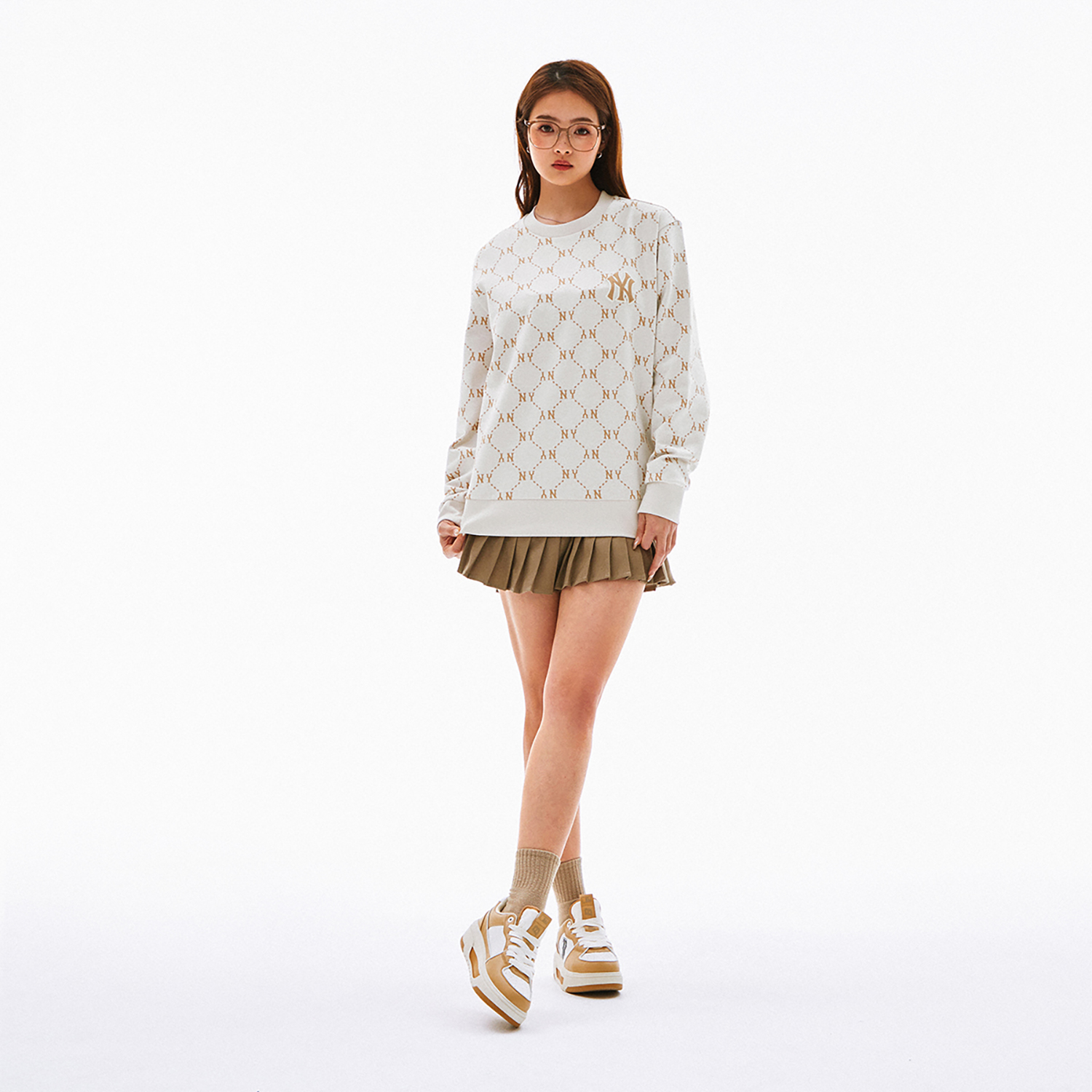 MLB T Monogram SS24 New York Yankees Cream Diamond Crewneck Sweatshirt Unisex 3AMTM0141-50CRS 圖 7