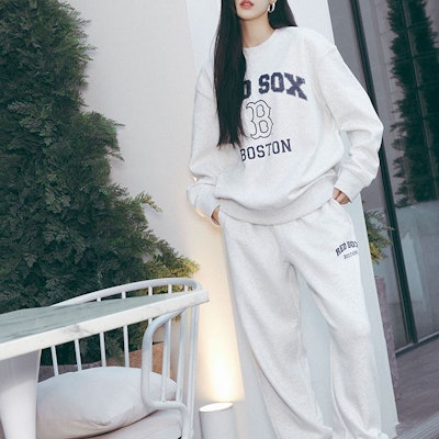 MLB T Varsity Boston Red Sox Crewneck Unisex - Kelabu 3AMTV0436-43MGL Purchase MLB T Varsity Boston Red Sox Crewneck Unisex - Kelabu 3AMTV0436-43MGL