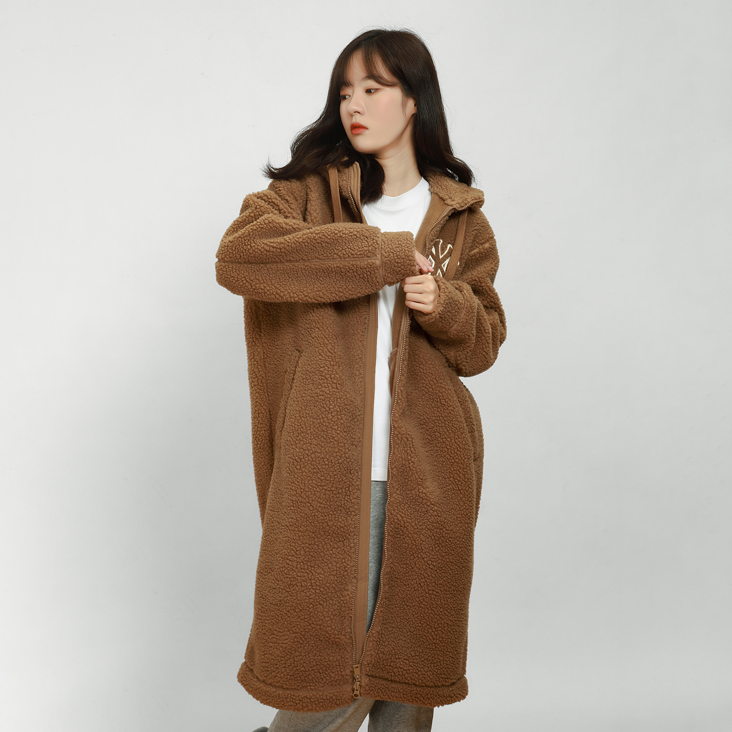 MLB Unisex Casual Mid-Length Jacket with Letter Patch Deep Beige. 3AJPF2816-50BGD 圖 5