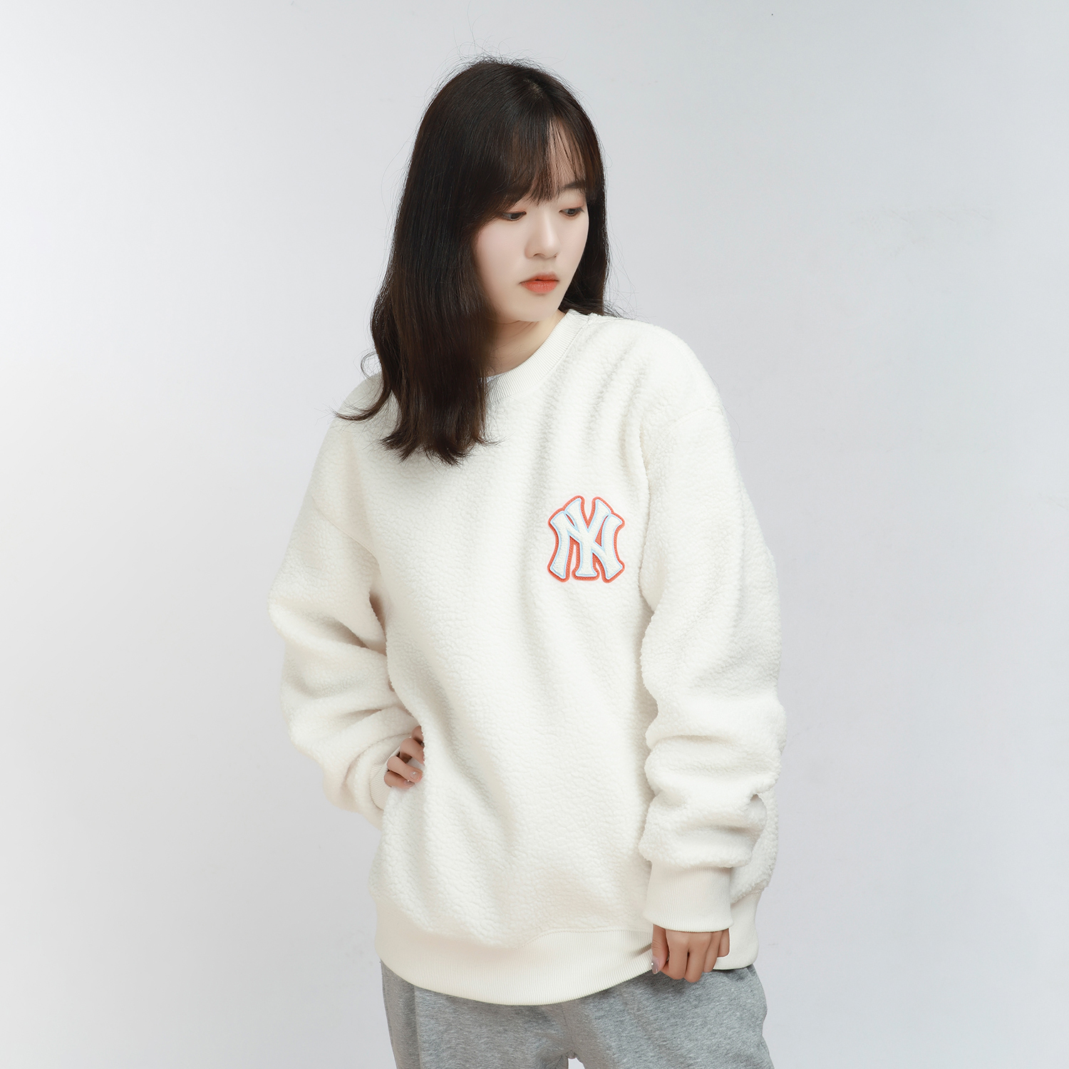 MLB Unisex Cream Fleece Lined Crewneck Sweatshirt 3AMTF5316-50CRS 圖 4