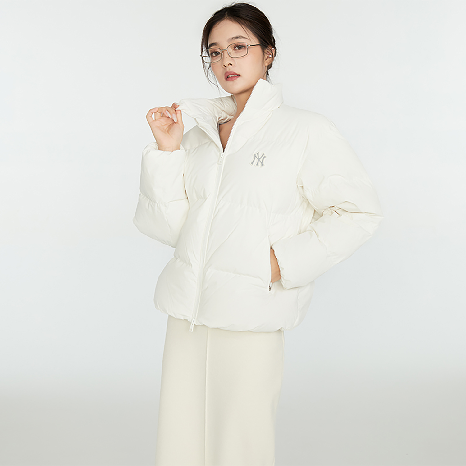 Shop MLB 男女米白色純色LOGO拉鍊羽絨外套 3ADJB0336-50CRS