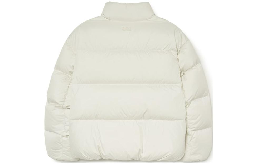 Lookbook Chaqueta Puffer Cálida Unisex MLB Crema con Cuello Alto. 3ADJB0736-50CRS