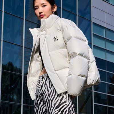 Chaqueta Puffer Cálida Unisex MLB Crema con Cuello Alto. 3ADJB0736-50CRS Purchase Chaqueta Puffer Cálida Unisex MLB Crema con Cuello Alto. 3ADJB0736-50CRS