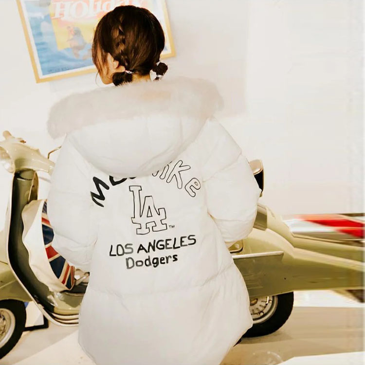 Shop MLB 유니섹스 아이보리 후드 레터링 다운 재킷 3ADJEC1