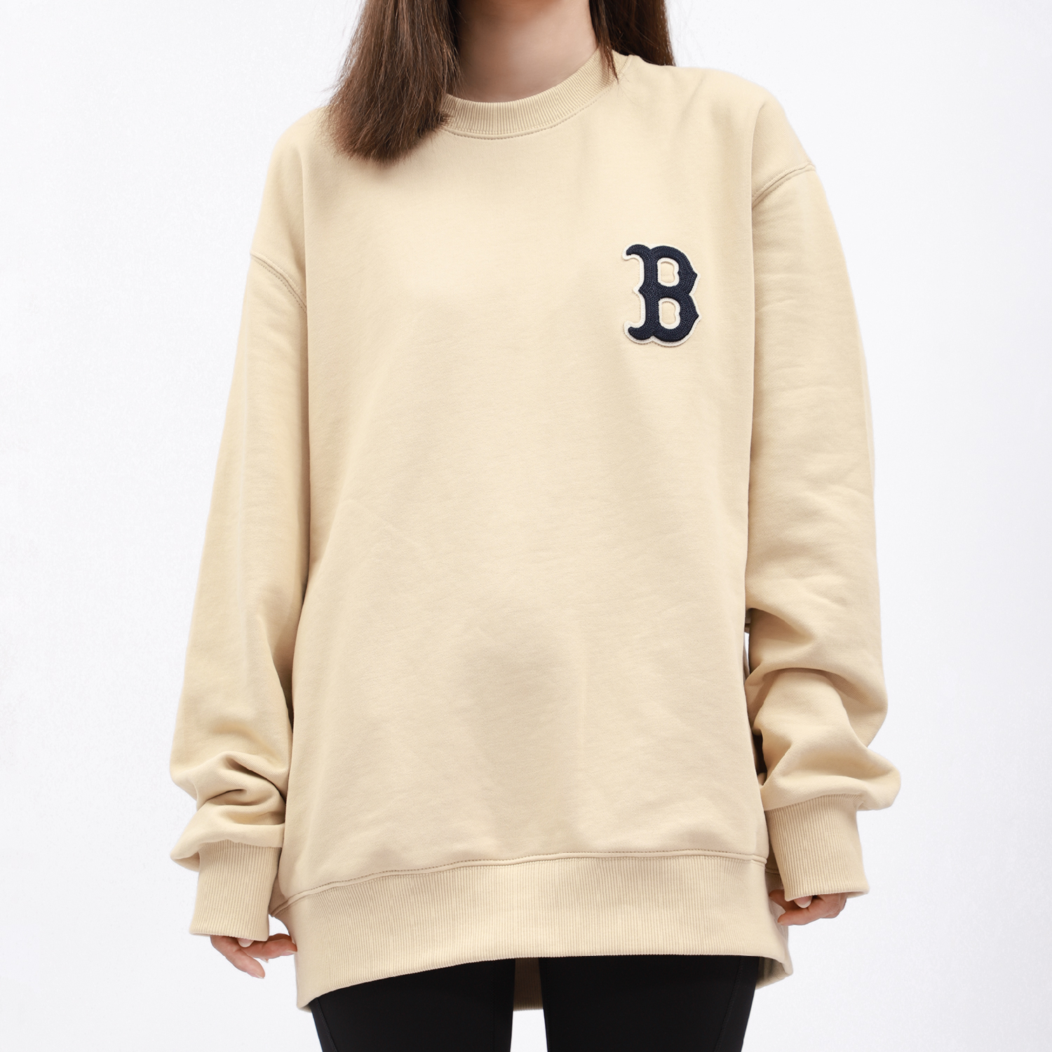 Shop MLB 復古波士頓紅襪米色中性圓領長袖上衣 3AMTM0114-43BGS