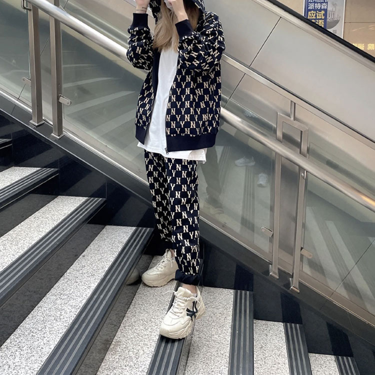 MLB Vintage Monogram New York Yankees Full-Zip Hoodie Black Unisex. 3ATRM0121-50BKS 圖 4